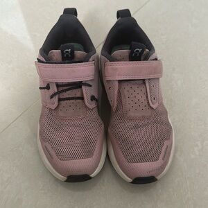 OnCloud cloud play kids sneaker